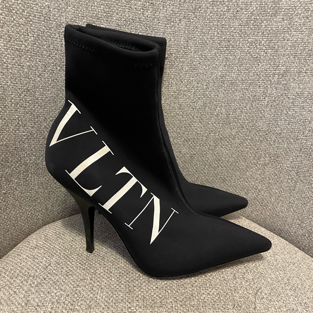 VALENTINO GARAVANI - VLTN boots
